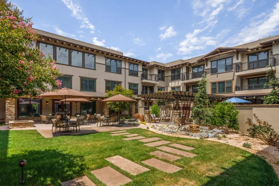 Oakmont of Covina Hills, outdoor courtyard