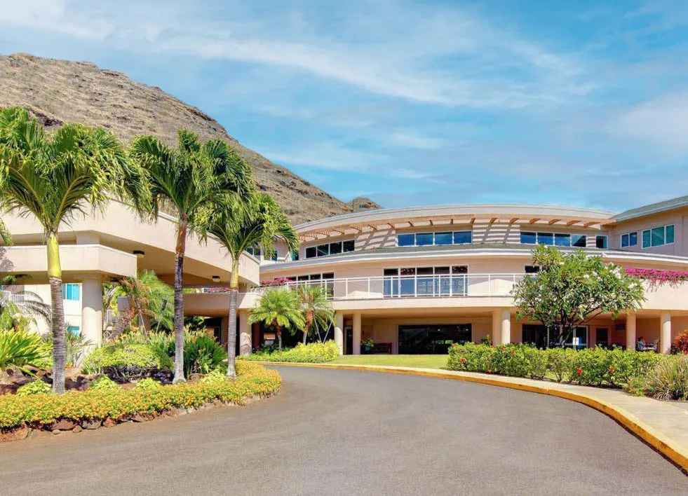 The building entrance to the ivy at Hawaii Kai
